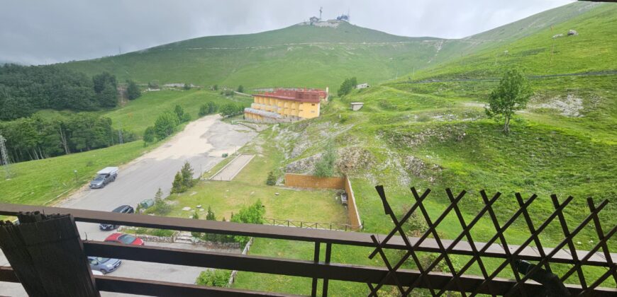terminillo trilocale panoramico arredato, termoautonomo con 2 balconi e stufa e aria condizionata